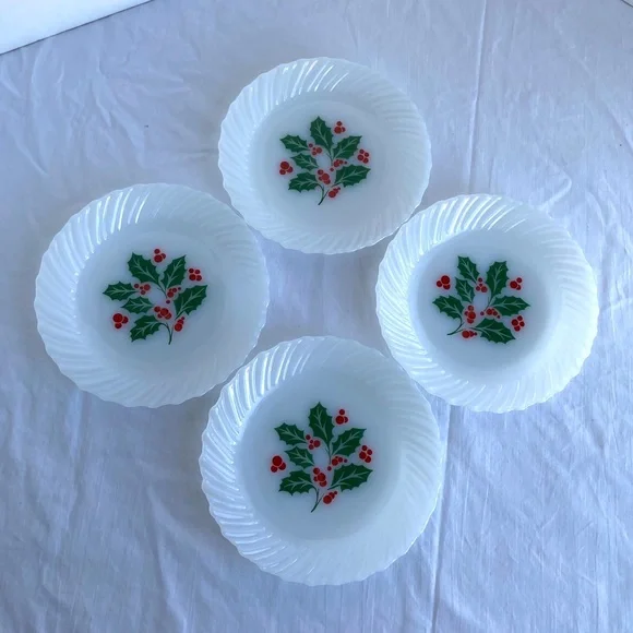 Termocrisa White Milkglass 4 Holly Dessert Plates - Picture 2 of 6